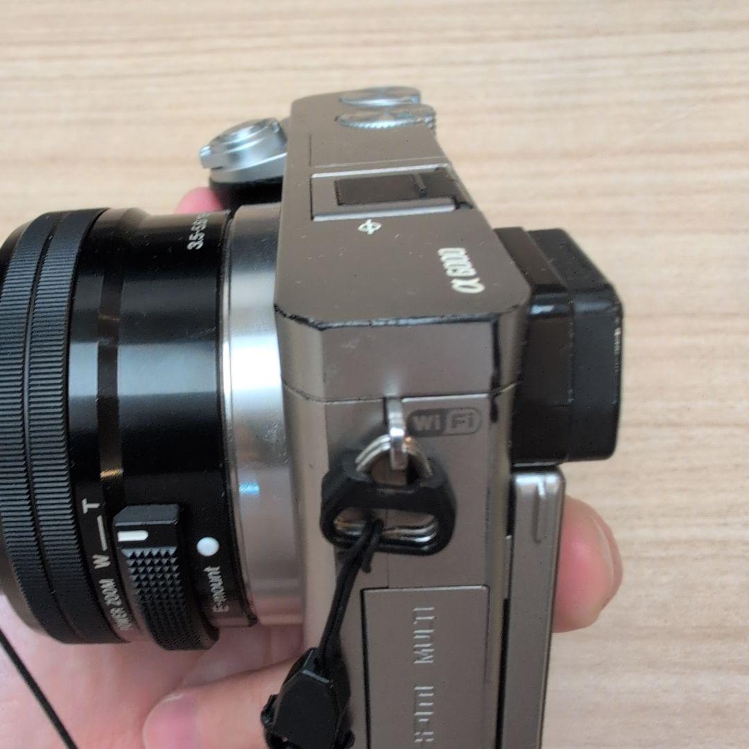 SONY α6000 ミラーレス一眼 レンズキット　バッテリー2個とおまけつき