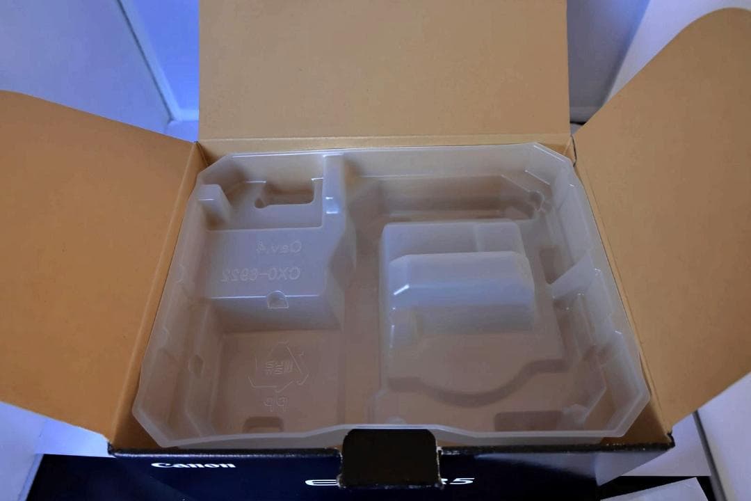 Canon EOS R5用のカメラを除くすべての新品状態の付属品