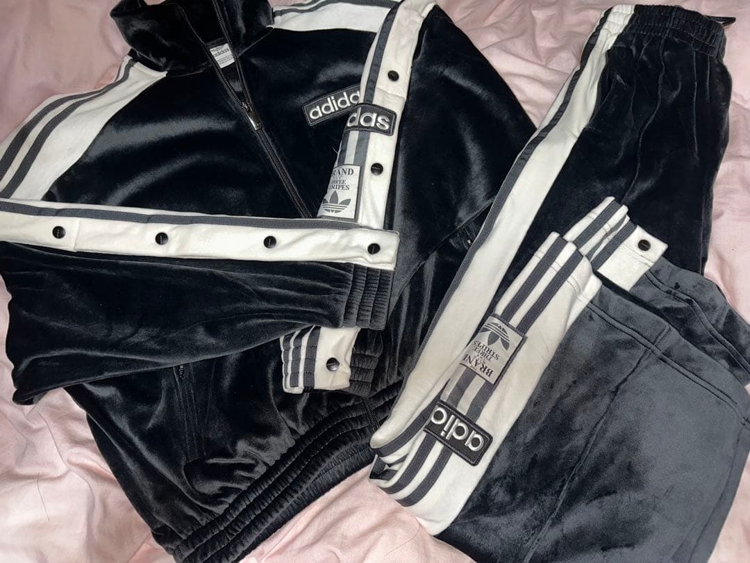 adidas ベロアセットアップ
