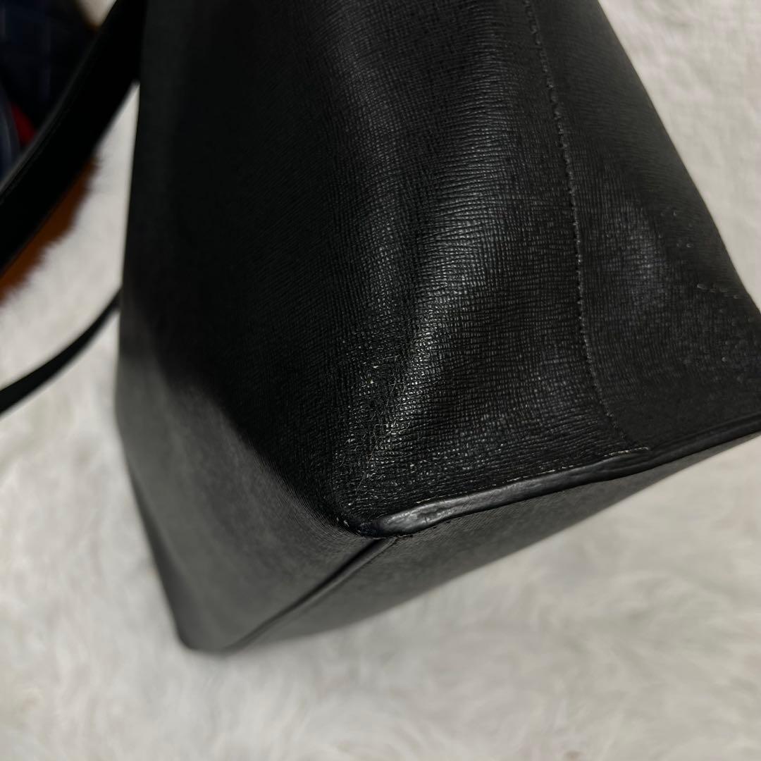 GIORGIO ARMANI レザー　トートバッグ　ブラック　A4収納