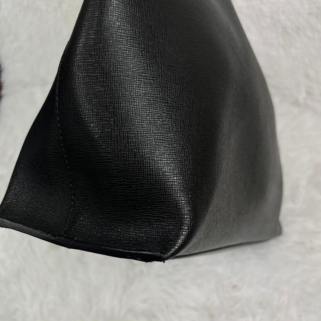 GIORGIO ARMANI レザー　トートバッグ　ブラック　A4収納