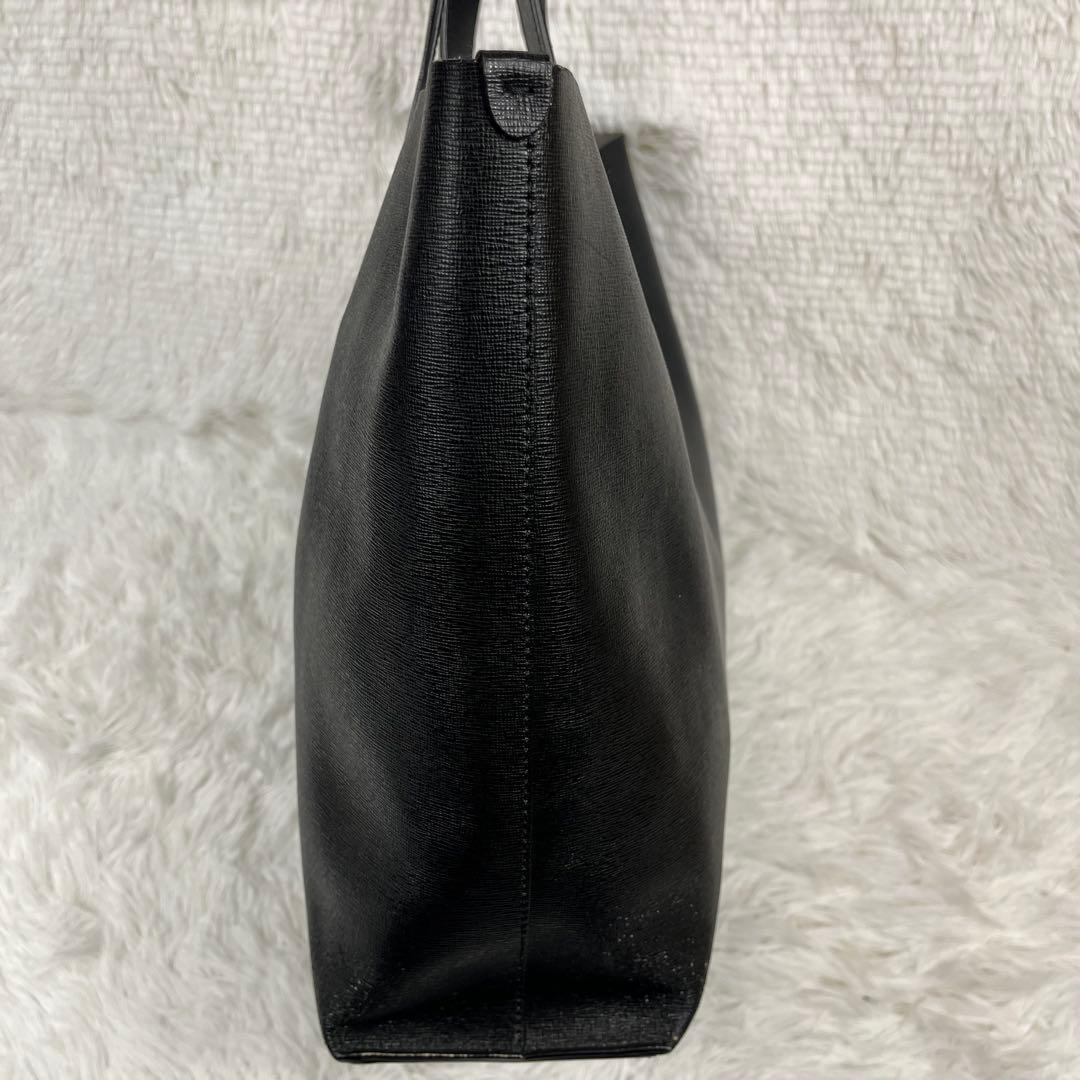 GIORGIO ARMANI レザー　トートバッグ　ブラック　A4収納