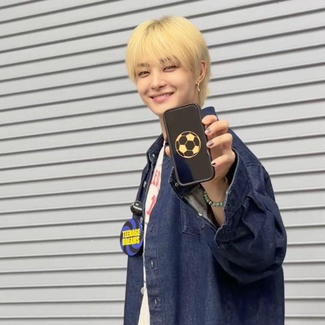 RAF SIMONS バッジセット(TREASUREJIHOOも使用缶バッチ)