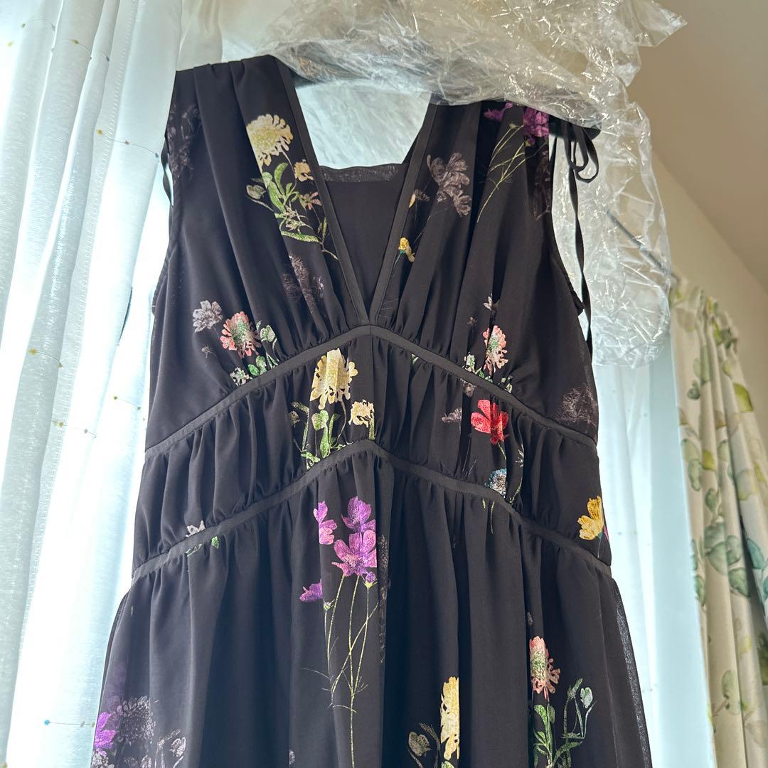 SNIDELフラワードロストディティールワンピース