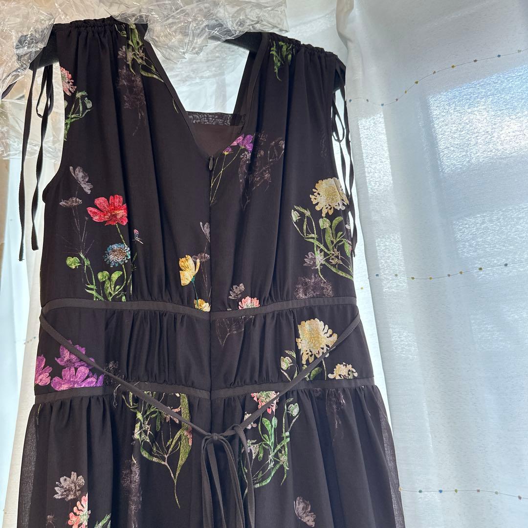 SNIDELフラワードロストディティールワンピース