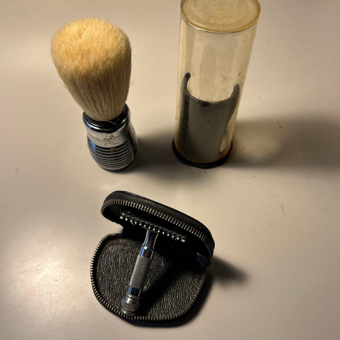 イタリアのヒゲ剃りブラシOnegaとREXの携帯剃刀