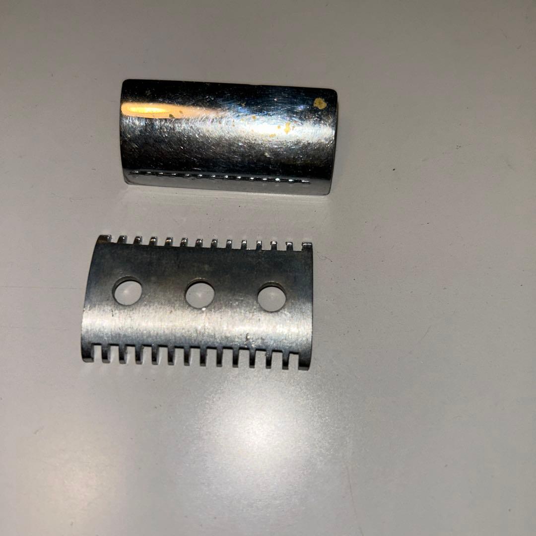 イタリアのヒゲ剃りブラシOnegaとREXの携帯剃刀