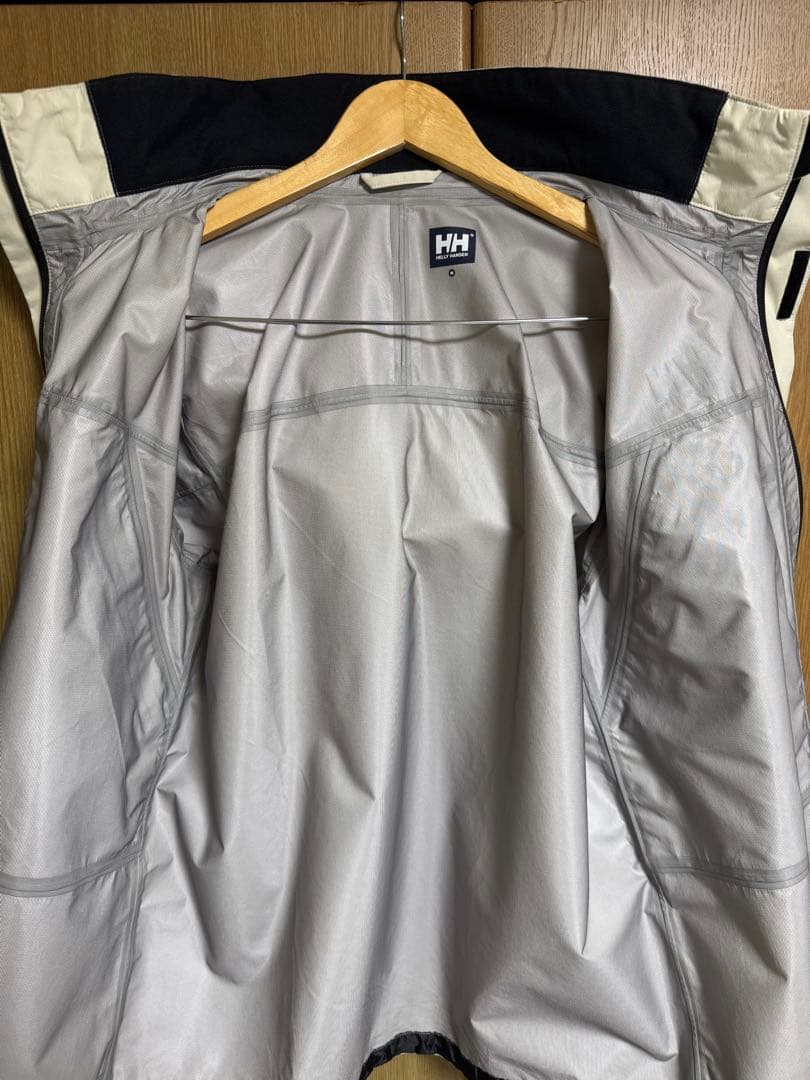 HELLY HANSEN アイボリー Mサイズ ナイロンジャケット