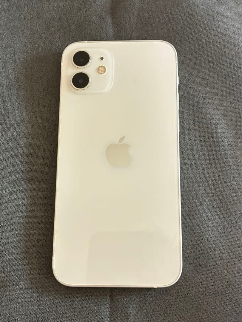 iPhone 12 128GB ソフトバンク SIMフリー ホワイト 外カメボケ