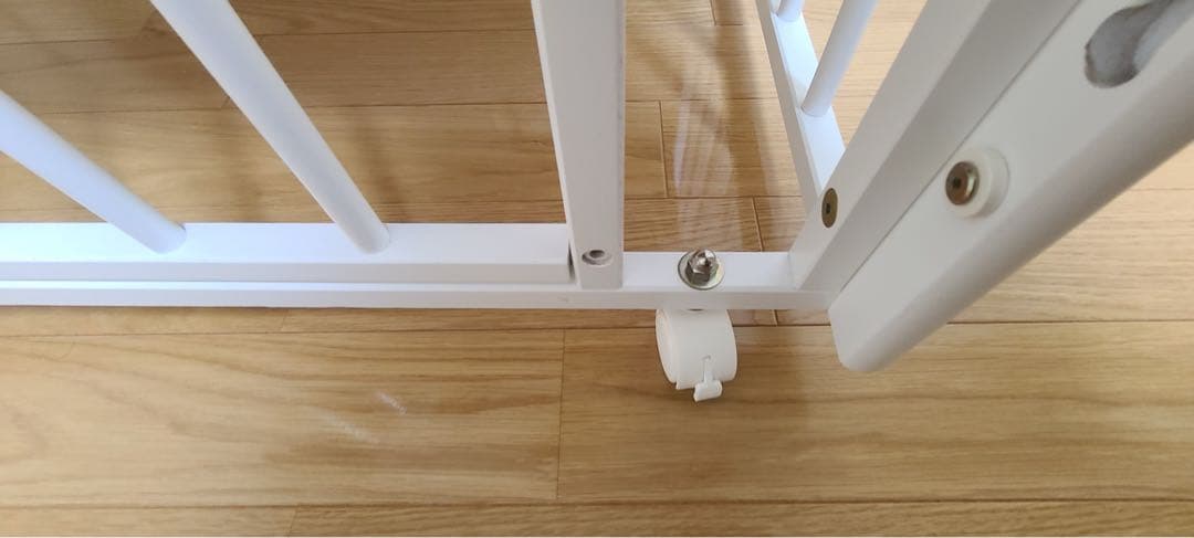 送料込み❤︎ カトージ　ホワイト木製　ミニベビーベッド　キャスター付き　90×60