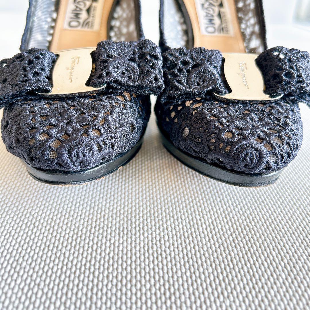 FERRAGAMO ブラック レース ヴァラ リボン　ハイヒール　7