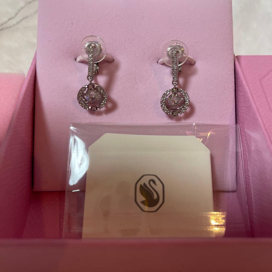 SWAROVSKI　Sparkling Dance Round イヤリング