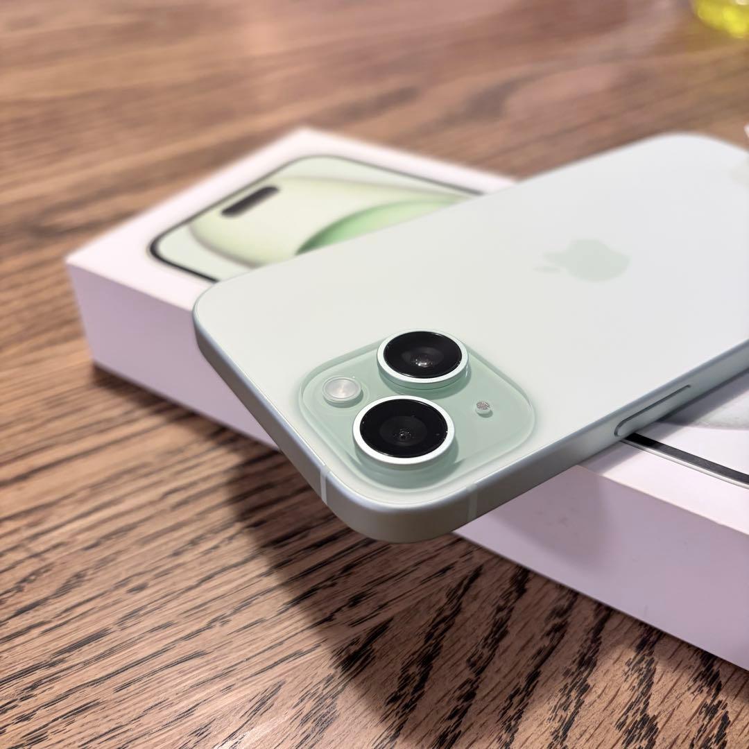 iPhone 15 グリーン 256GB 新品