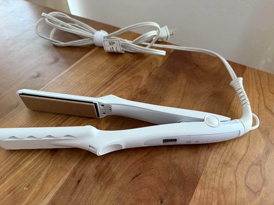 KINUJO 絹女　ヘアアイロン