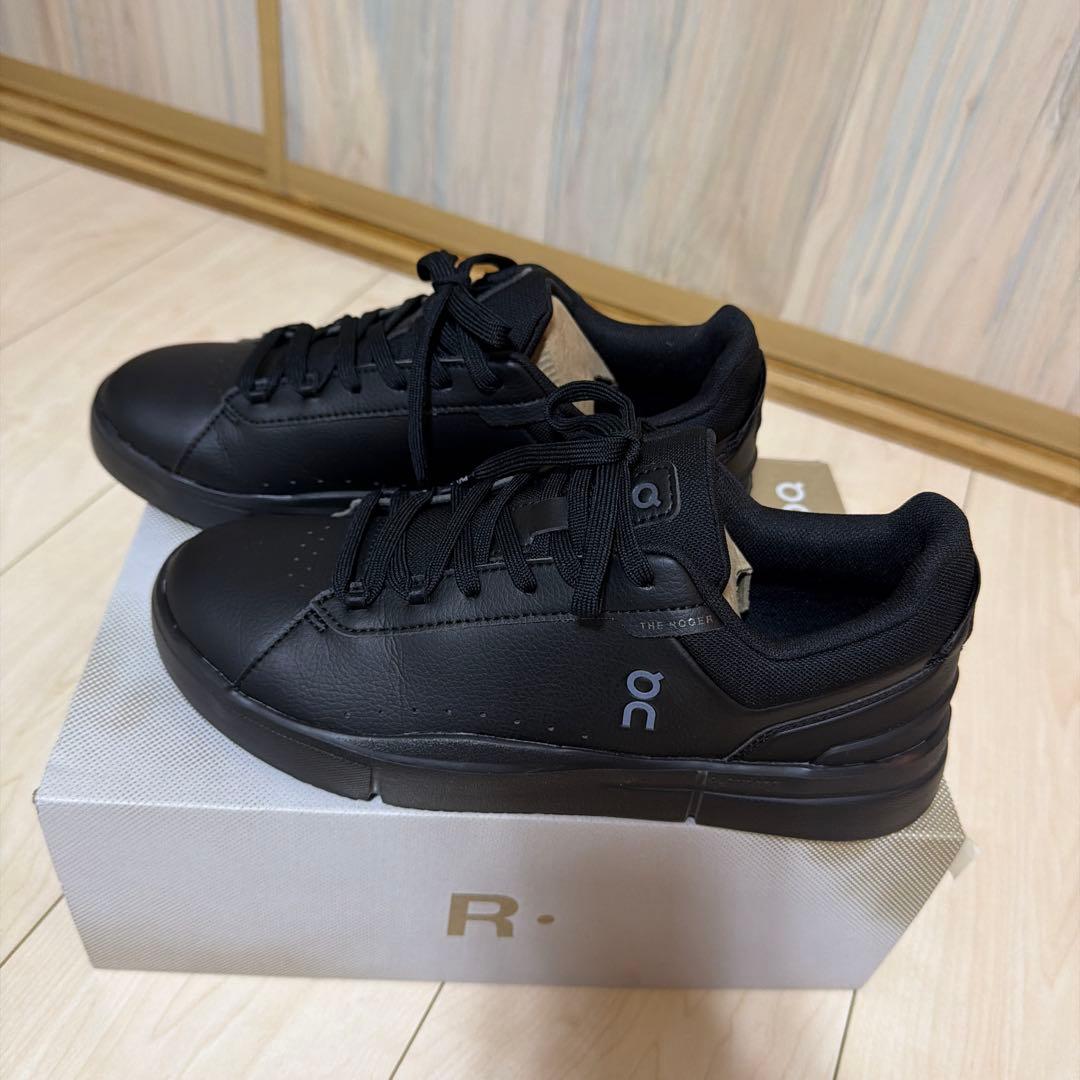 on ブラック スニーカー25cm