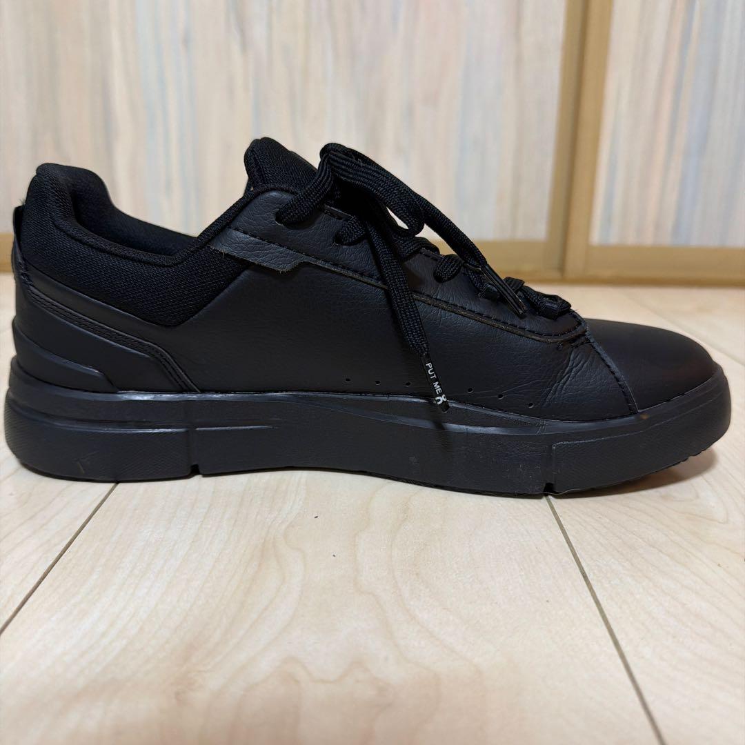 on ブラック スニーカー25cm