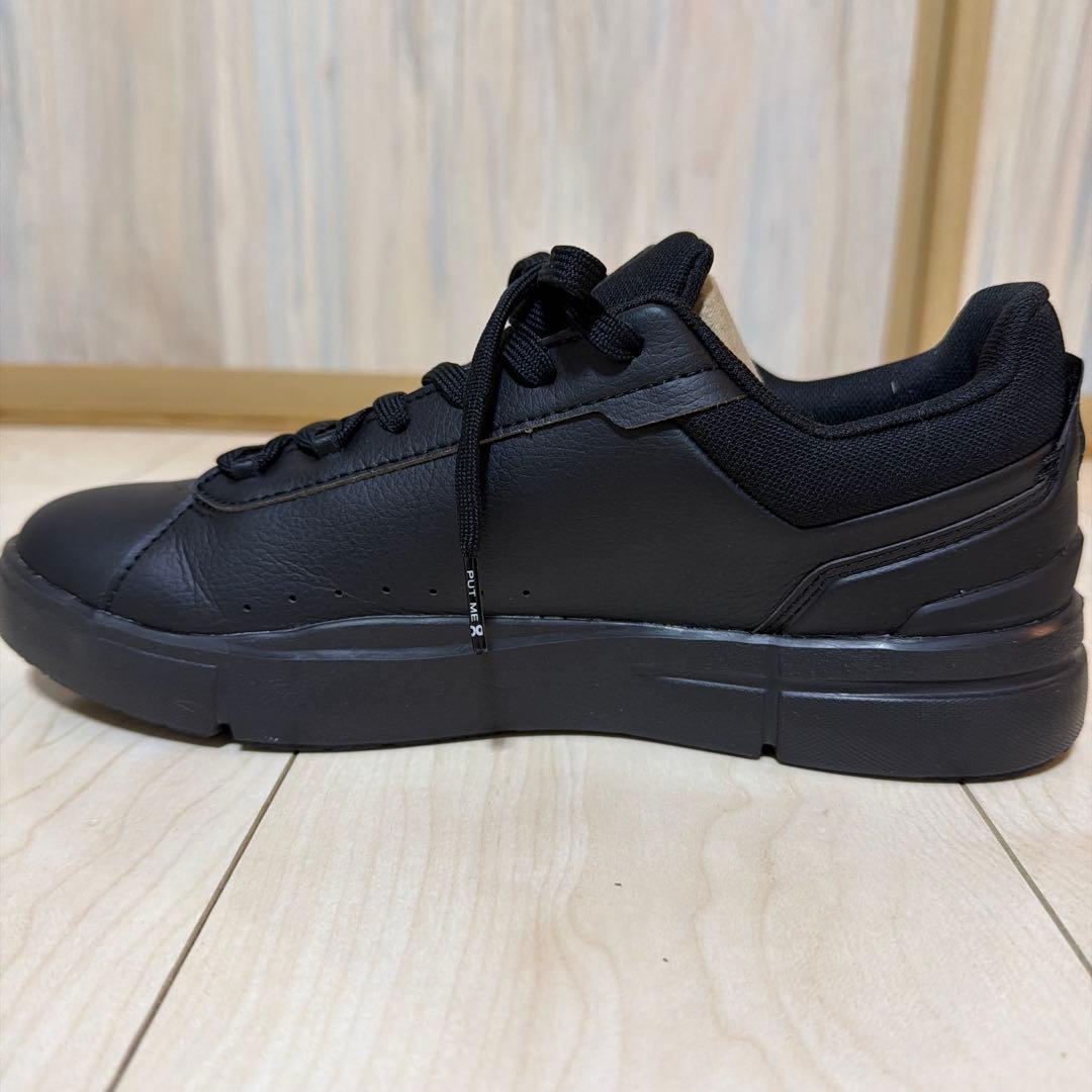 on ブラック スニーカー25cm