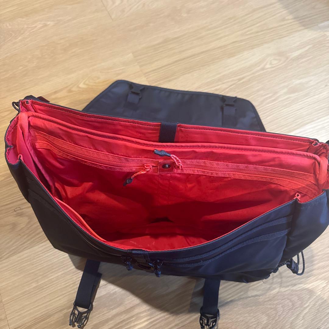 パ*カ様 topologie メッセンジャーサコッシュラージ （本体のみ）