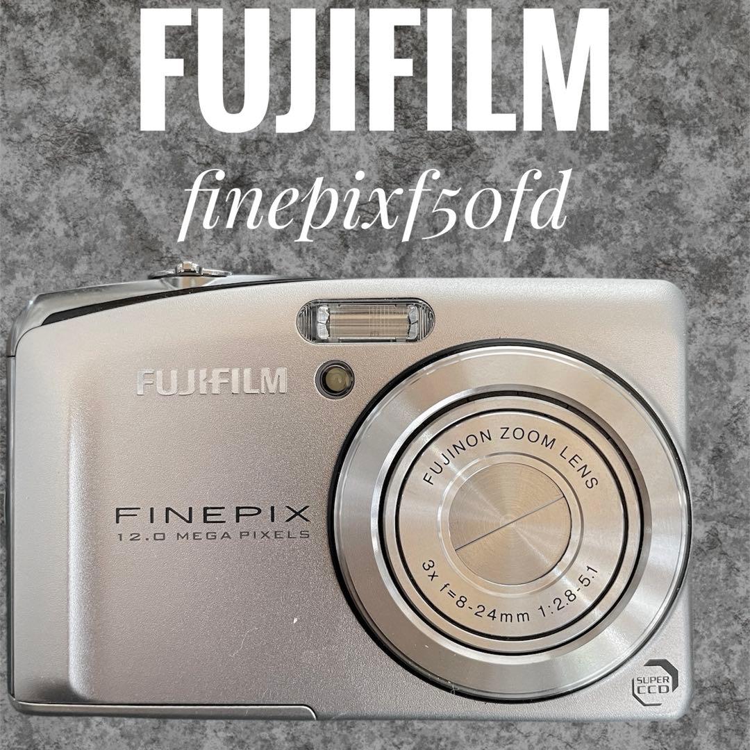 FUJIFILM FinePix F50fd 本体と付属品