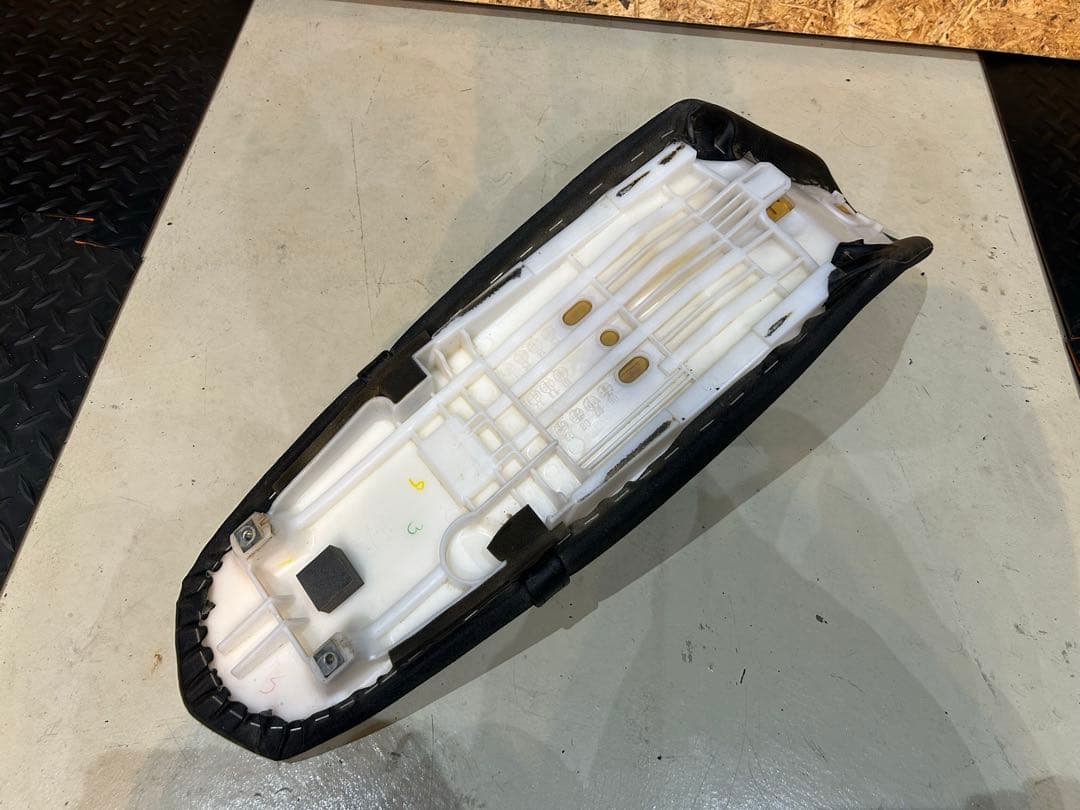 ヤマハ　WR２５０Ｘ/R ワイズギア　ハイシート(ノブボルトのセット)