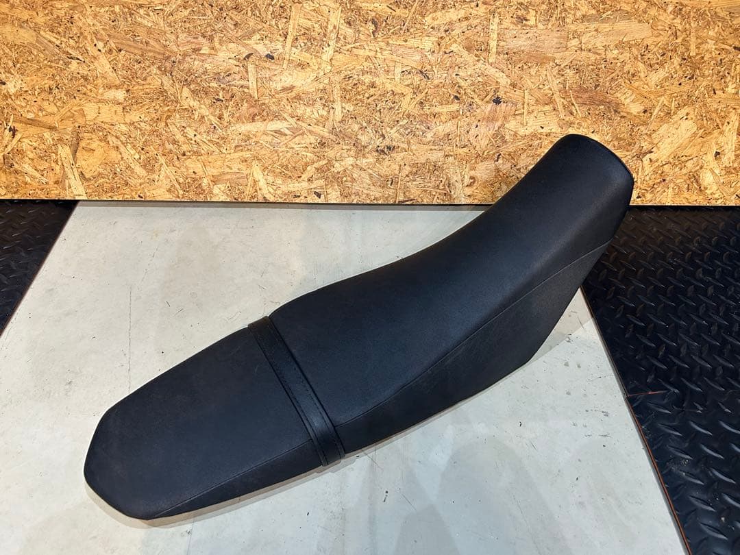 ヤマハ　WR２５０Ｘ/R ワイズギア　ハイシート(ノブボルトのセット)