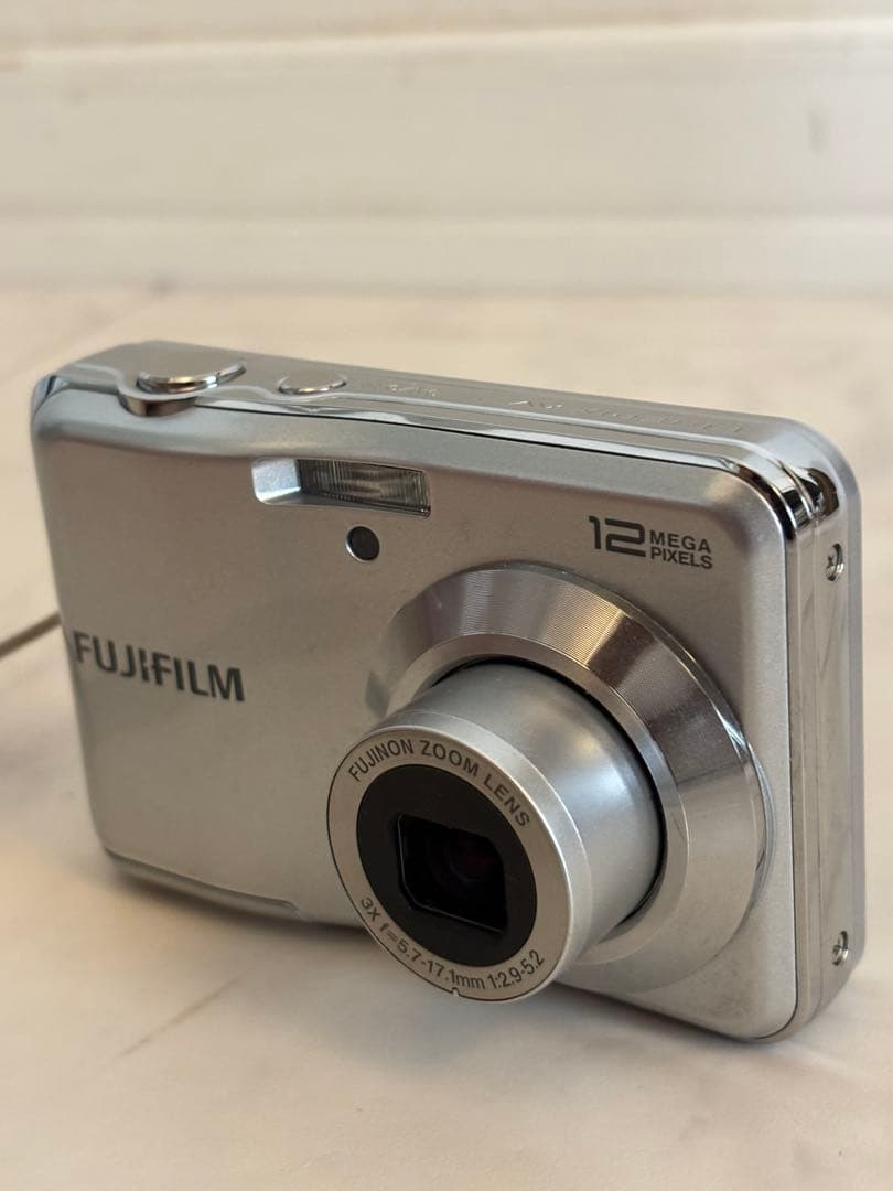 美品 FUJIFILM FinePix AV100 コンパクトデジタルカメラ