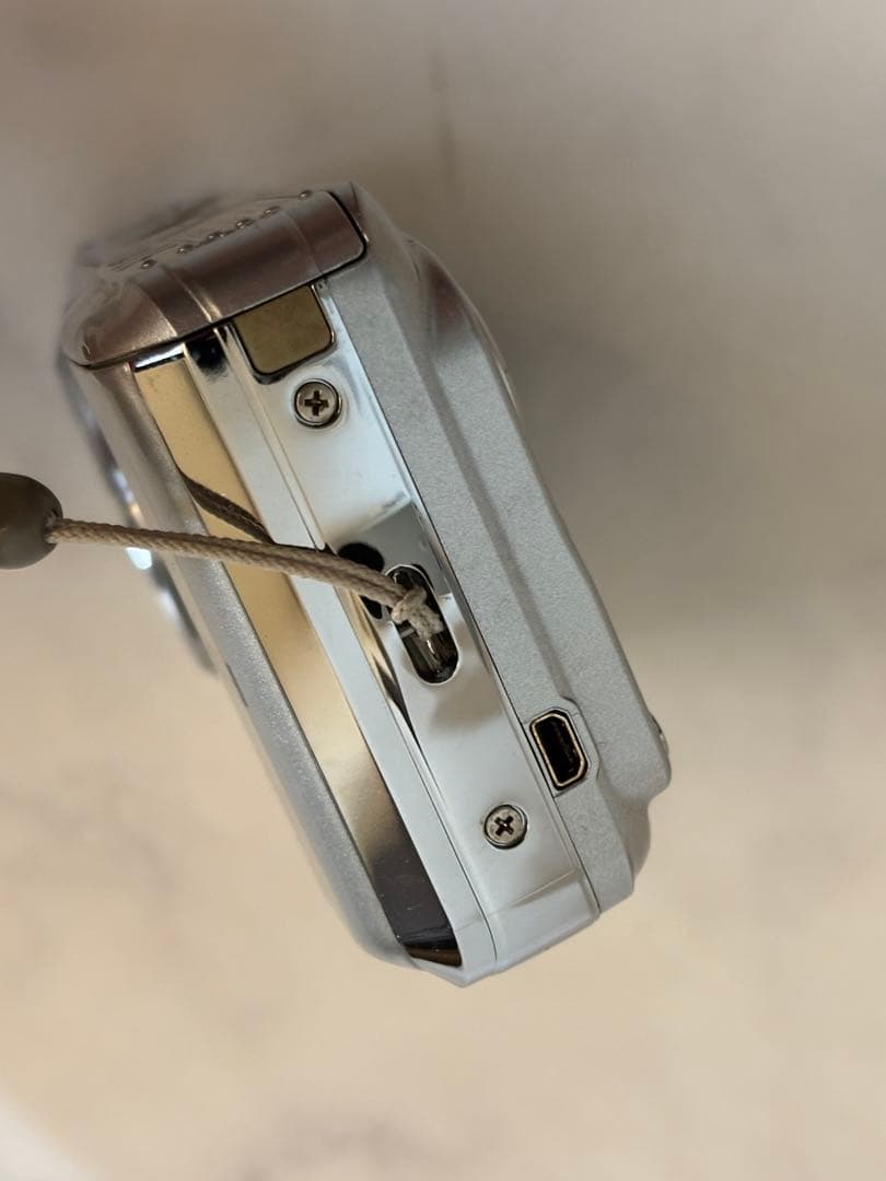 美品 FUJIFILM FinePix AV100 コンパクトデジタルカメラ