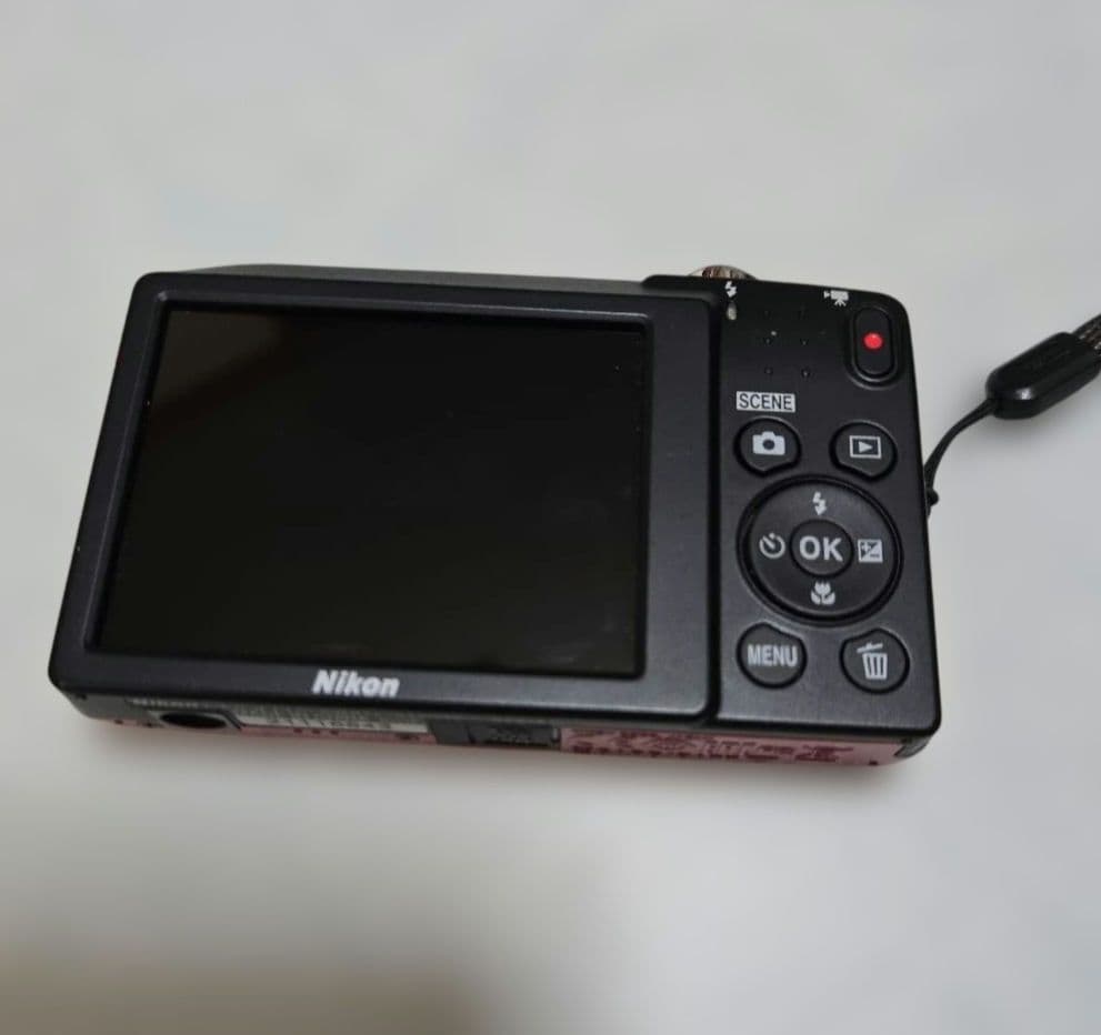 Nikon COOLPIX A100 レッド 本体と付属品