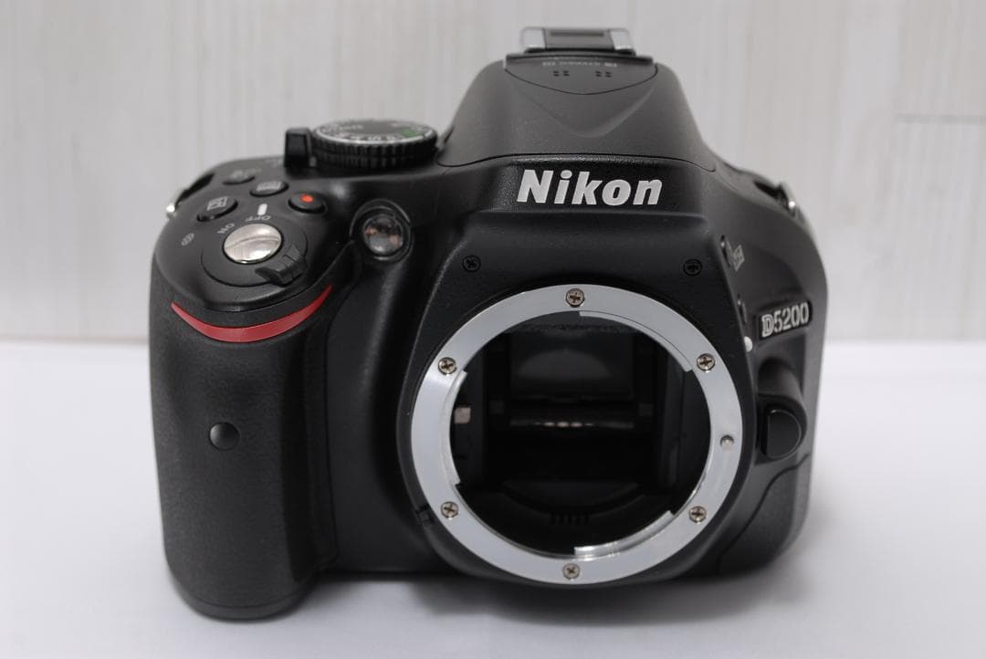 Ruracha 様　Nikon D5200 ダブルズームキット バリアングル液晶