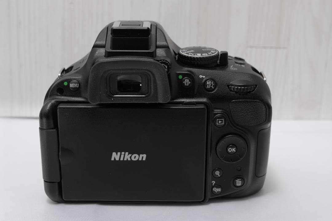 Ruracha 様　Nikon D5200 ダブルズームキット バリアングル液晶