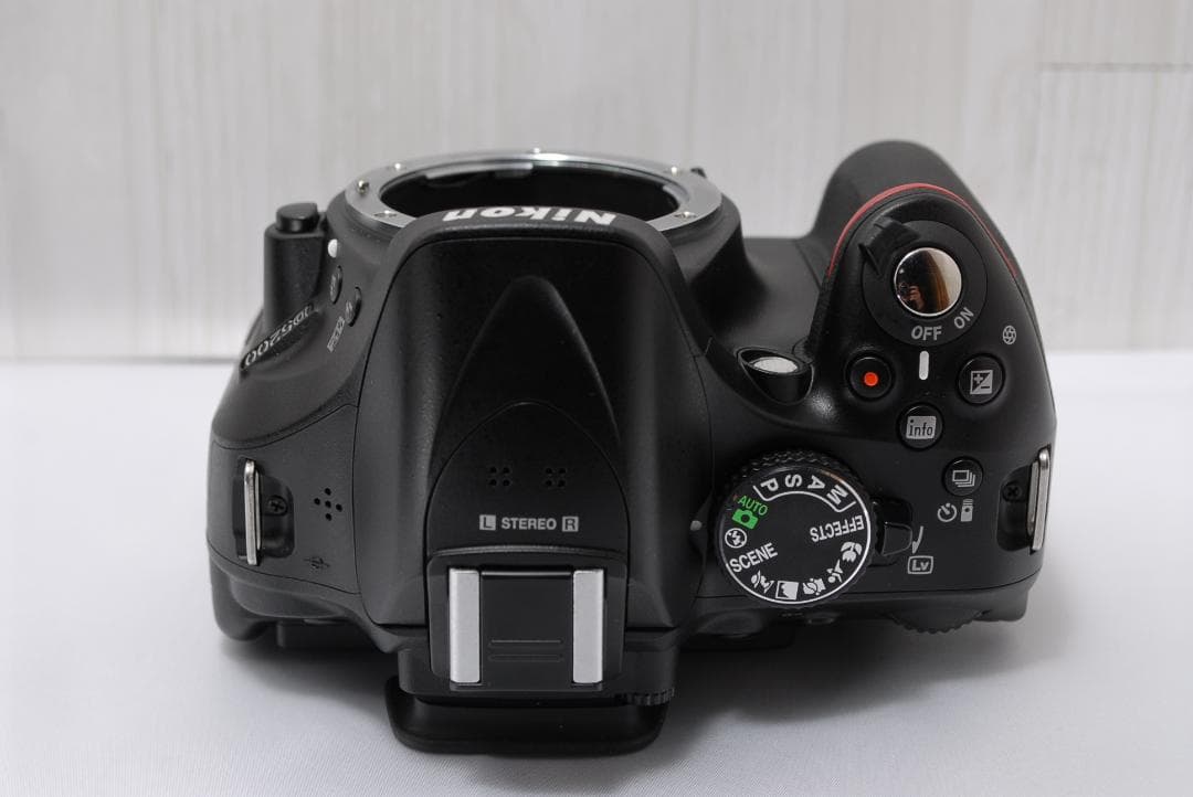 Ruracha 様　Nikon D5200 ダブルズームキット バリアングル液晶