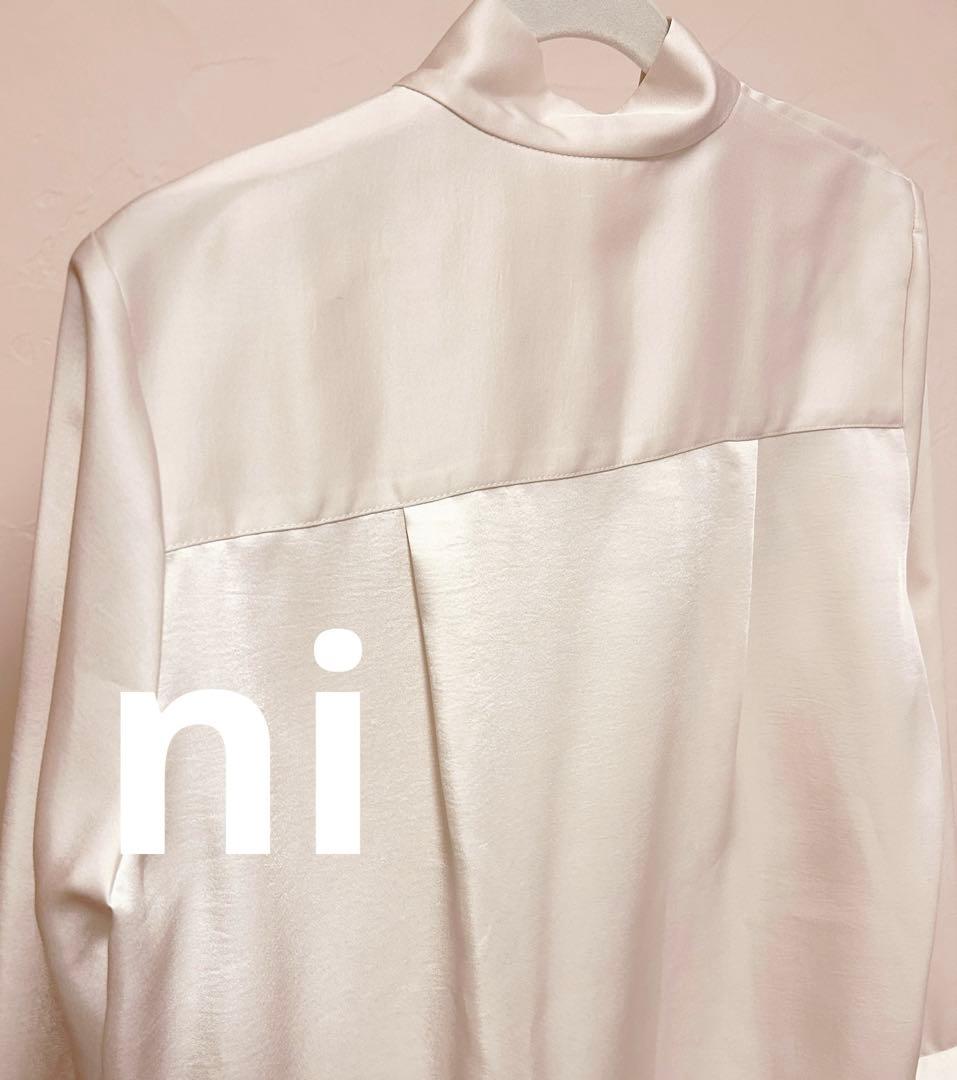 サテンVネックタイブラウス　anuans