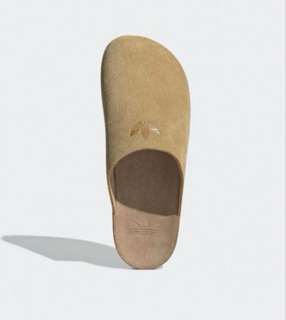 adidas ベージュ スエード サンダル