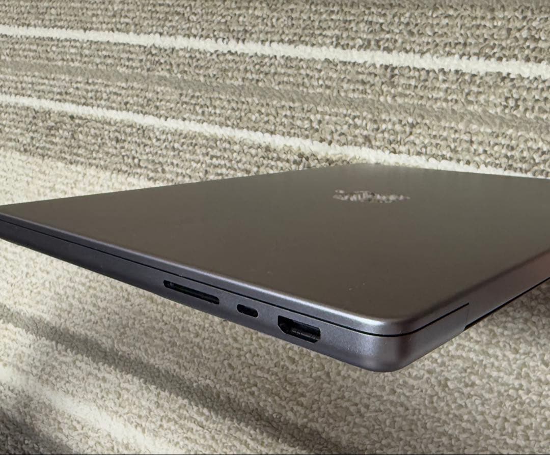 ほぼ未使用 MacBook Pro M1 PRO 16GB 512GB 1010