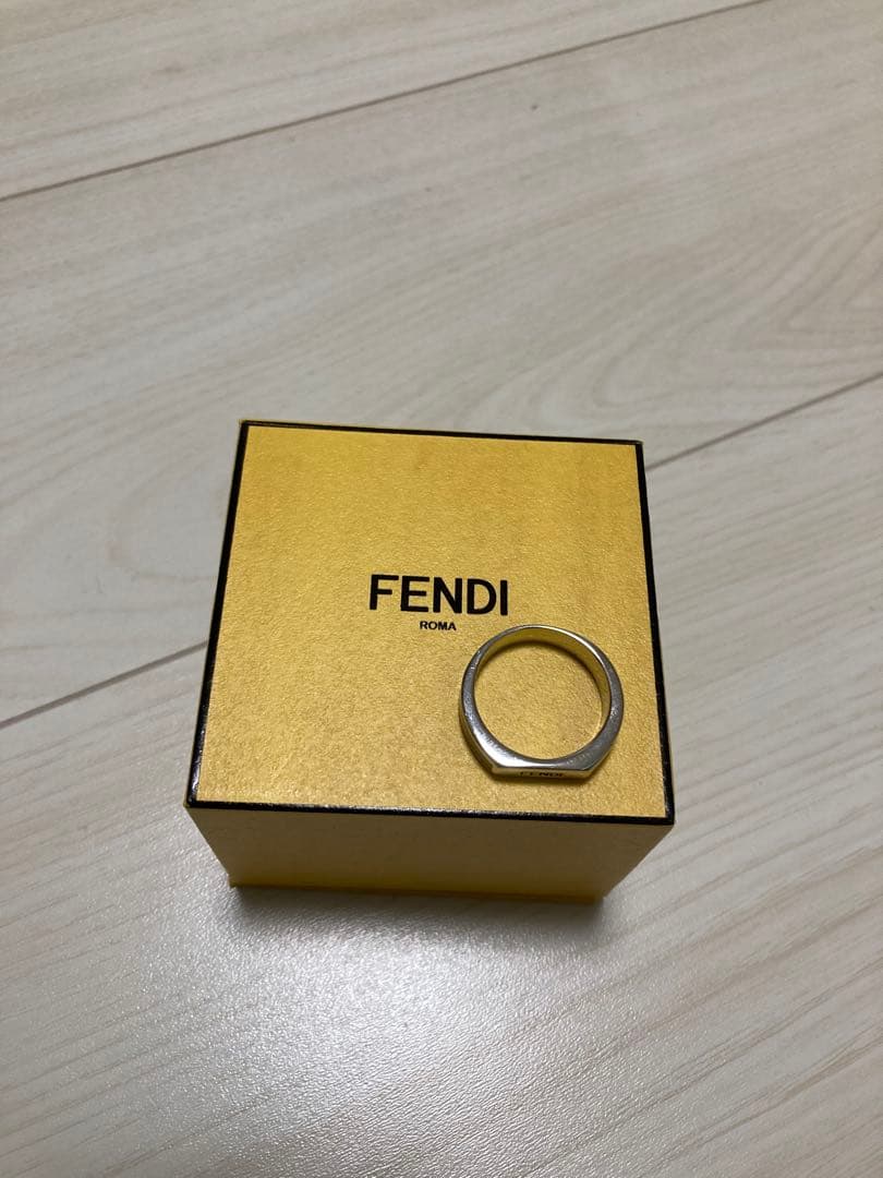 FENDI シルバーリング 箱付き