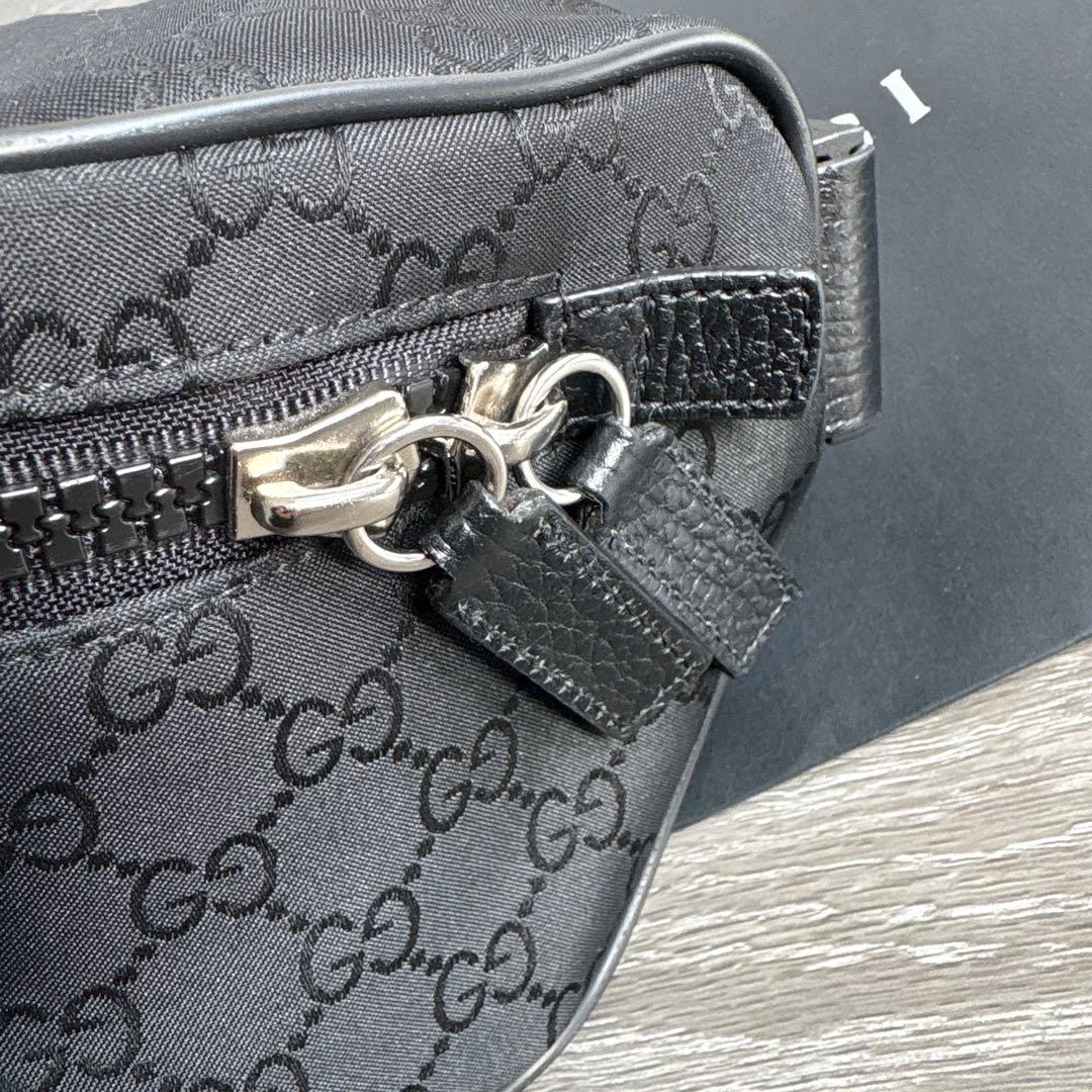 GUCCI ブラック GGパターン ボディバッグ