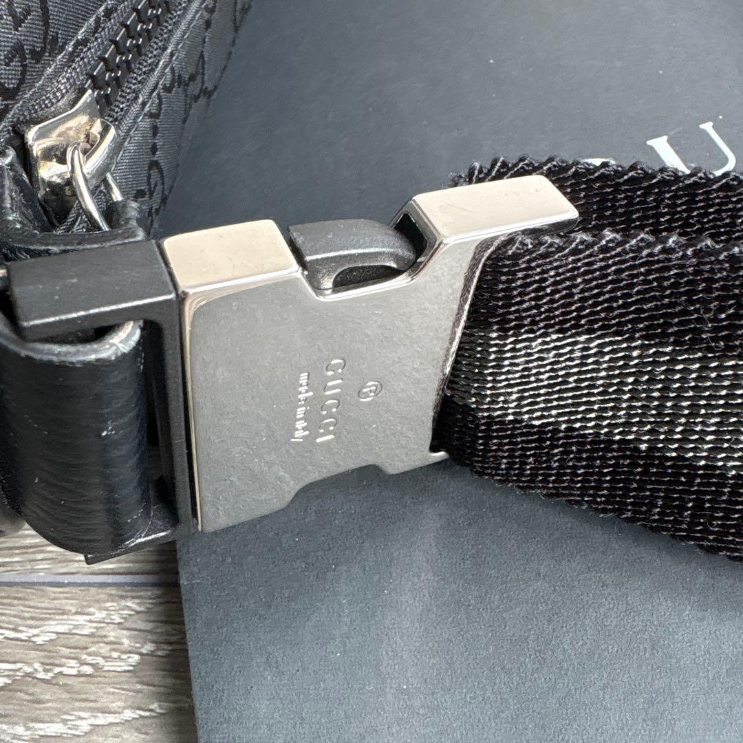 GUCCI ブラック GGパターン ボディバッグ
