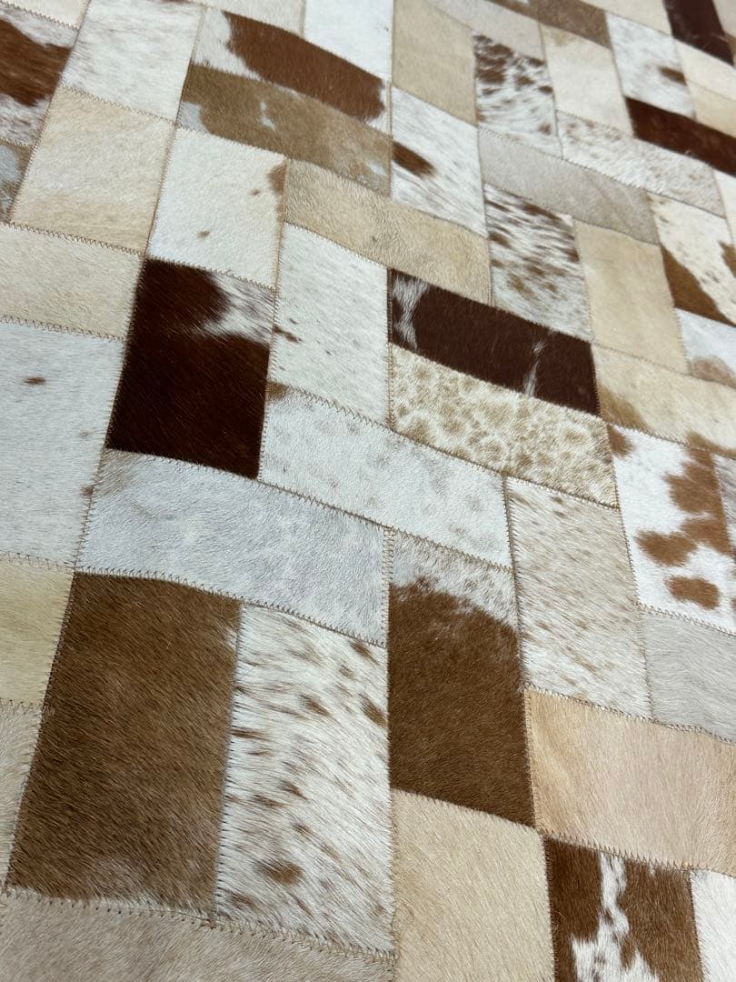 【東京都内23区配送無料】定価8万円　牛革　ラグ　カーペット　パッチワーク　絨毯