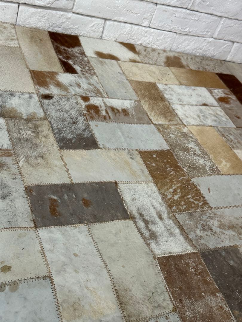 【東京都内23区配送無料】定価8万円　牛革　ラグ　カーペット　パッチワーク　絨毯