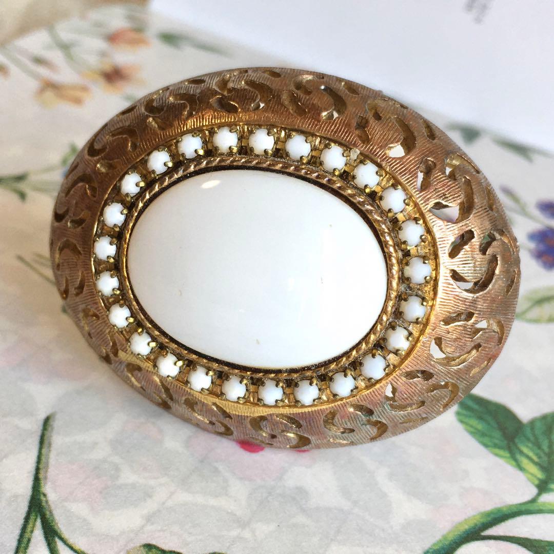 fumi様☆#4300 HAR ヴィンテージ　ブローチ　オーバル　ミルクガラス