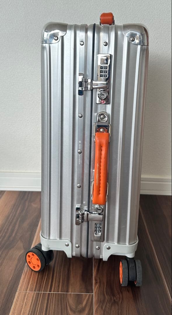 RIMOWA シルバー スーツケース