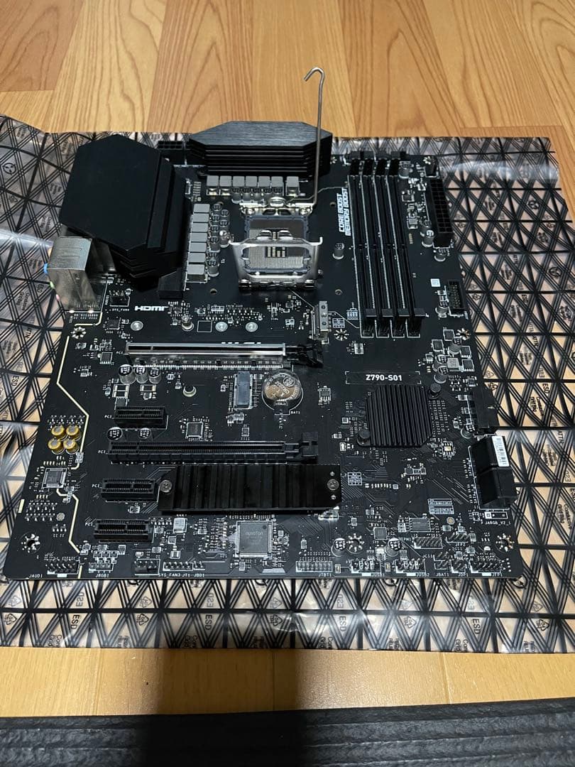 Core i9-13900KF、マザボ、LED水冷クーラー、メモリ