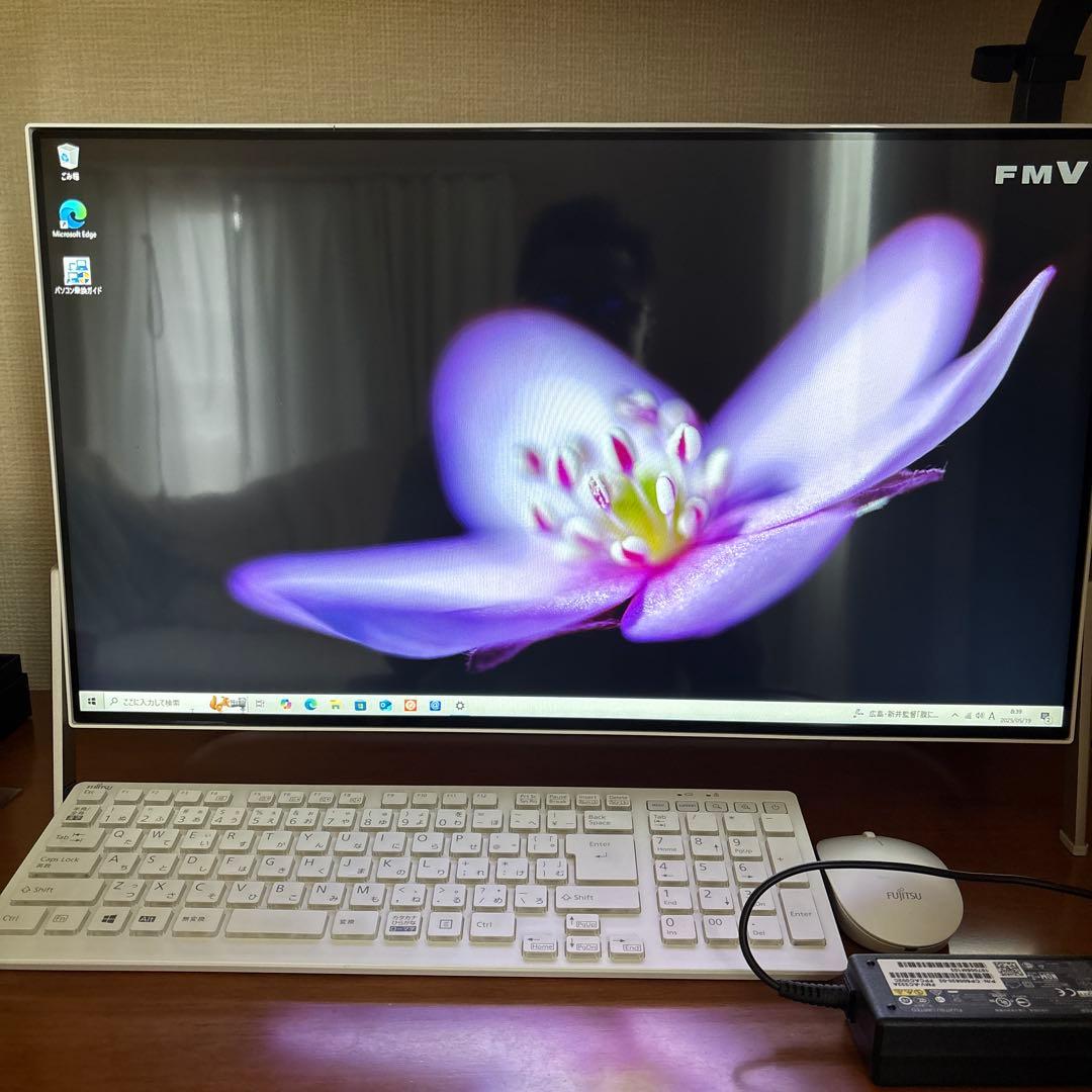 富士通　ESPRIMO FMVF52C2C 23.8型ワイド　一体型