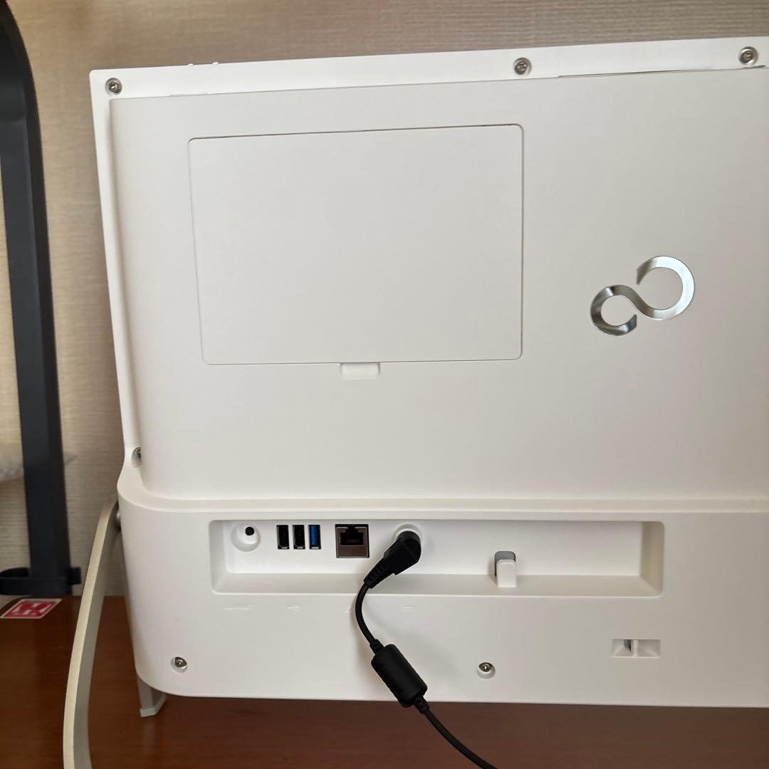 富士通　ESPRIMO FMVF52C2C 23.8型ワイド　一体型