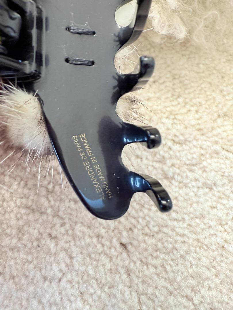 アレクサンドル ドゥ パリ　白黒ファー付き　リボンクリップ　スワロフスキー