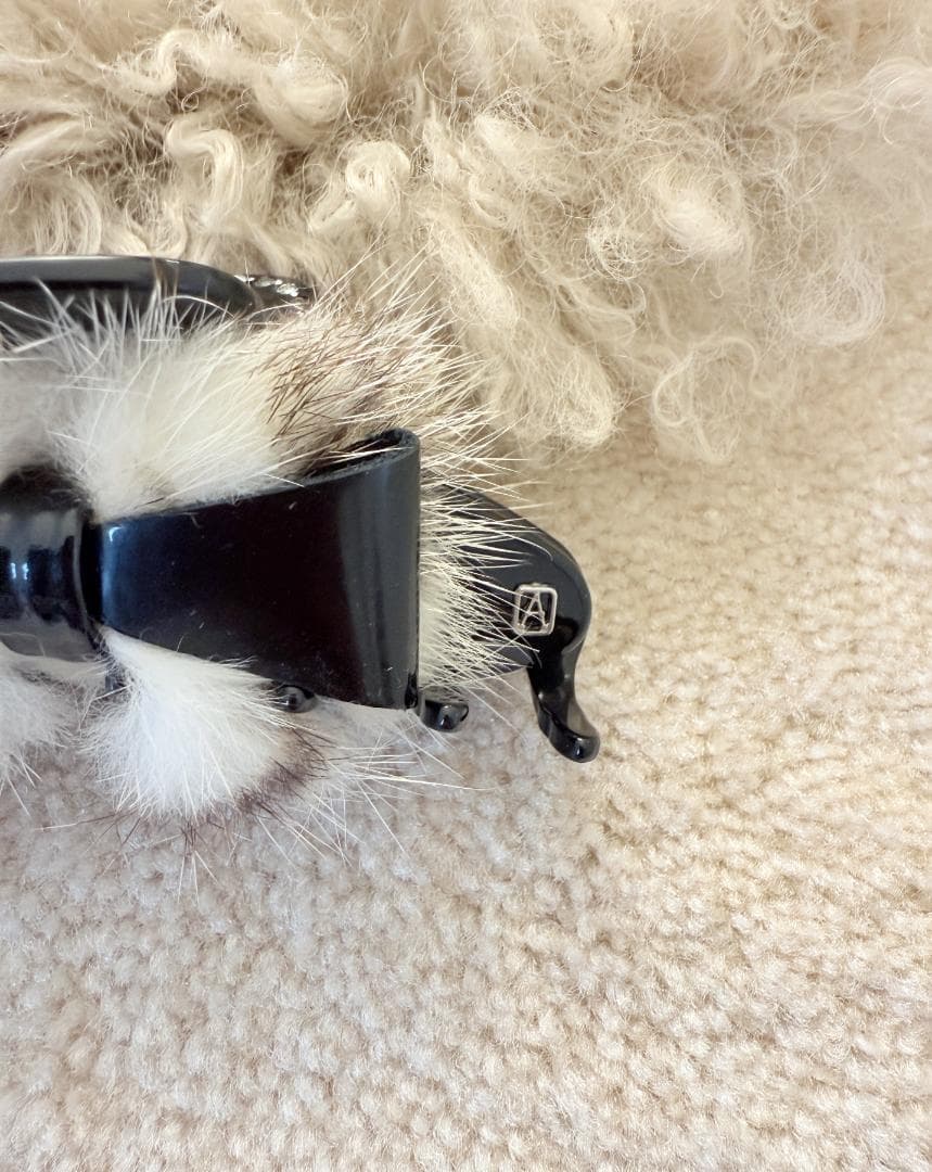 アレクサンドル ドゥ パリ　白黒ファー付き　リボンクリップ　スワロフスキー