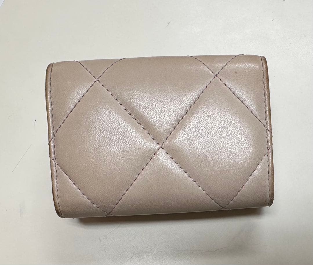 CHANEL ラムスキン　三つ折り財布