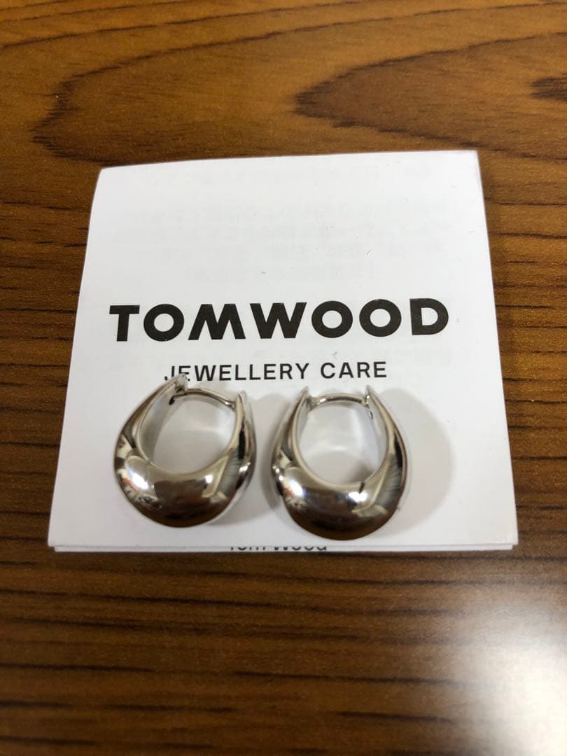 TOM WOOD Ice Hoop Small 両耳ピアス