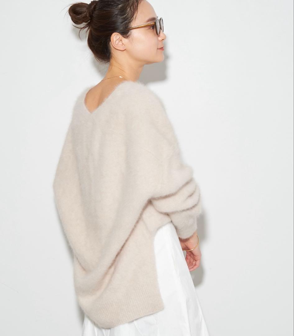 【新品未使用】Fur Vスリットプルオーバー　プラージュ