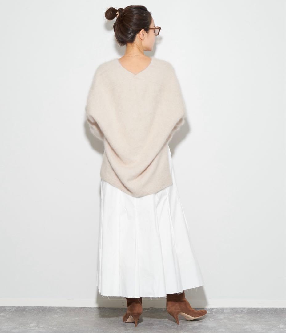 【新品未使用】Fur Vスリットプルオーバー　プラージュ